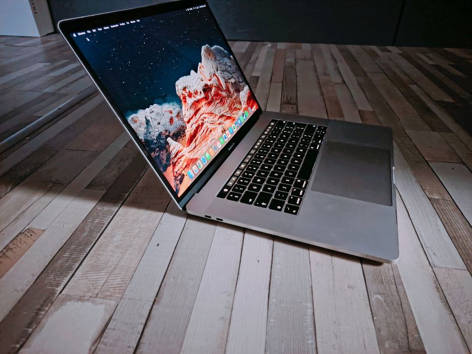 Apple MacBook Pro Retina Touchbar