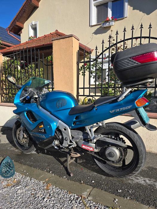 Motocicleta HONDA VFR 750 F