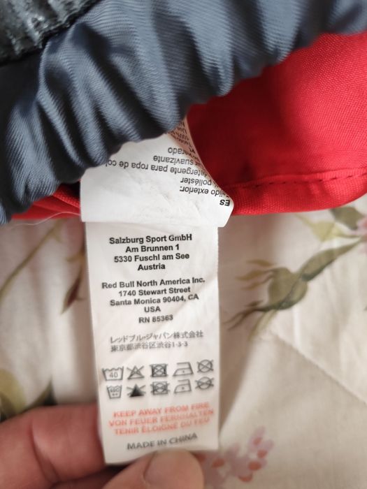 Продавам суитчер UNDER ARMOUR