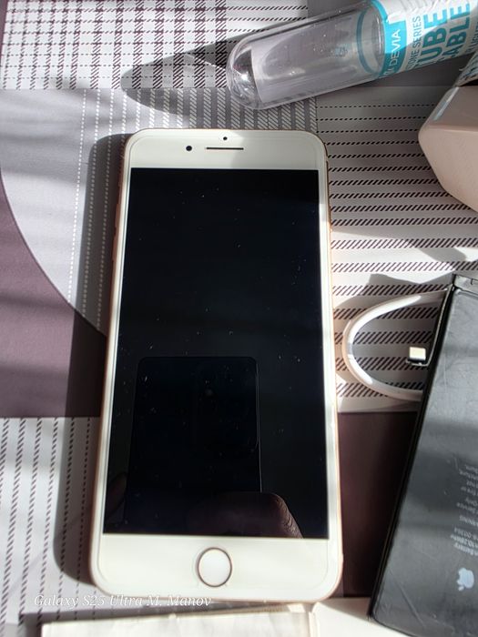 Продавам iPhone 8 plus 64gb