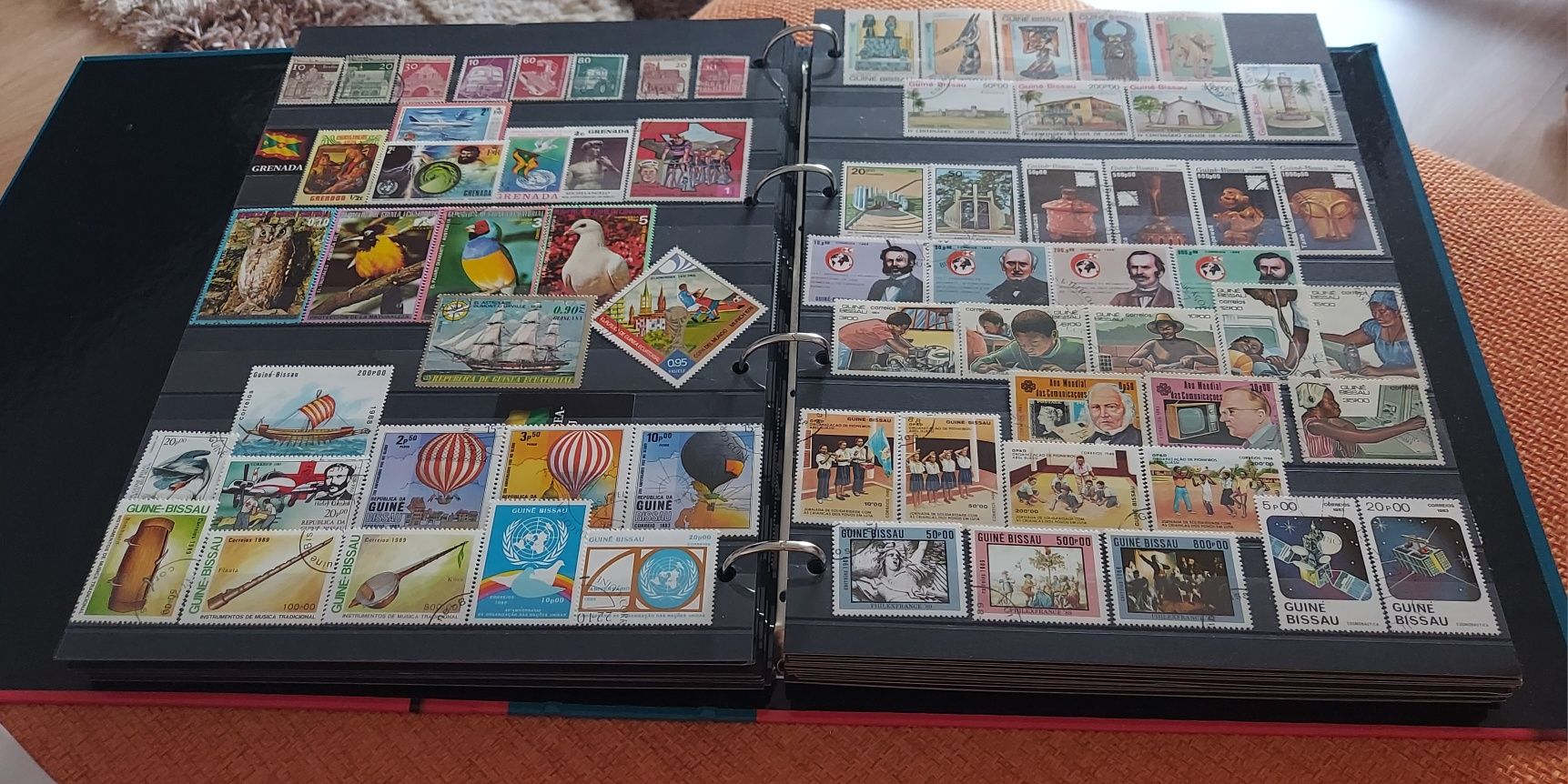 Clasor nou - aproape 3000 timbre
