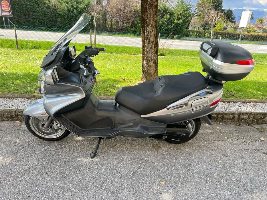 Suzuky Burgman 650 Exclusive
• an 2010
• ⁠motor 650
• ⁠km 36500