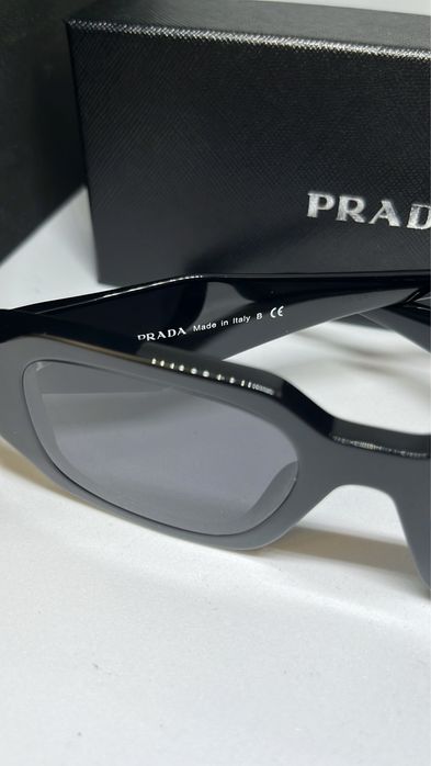 Слънчеви очила Prada