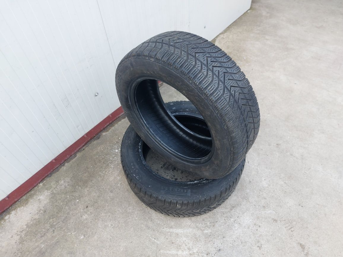 75 lei bucata! Doua anvelope M+S/IARNA 205 55 16 Pirelli