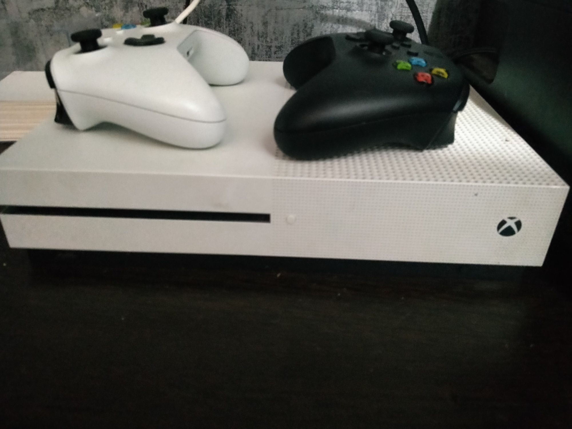 Продаю xbox one s