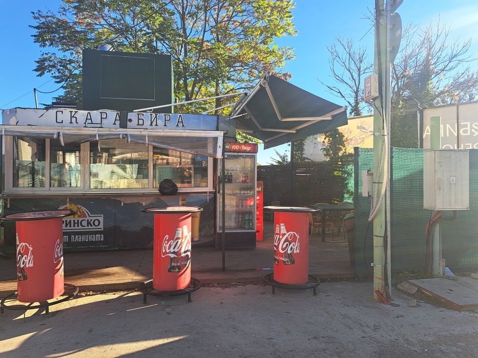 Продавам работещ павилион за скара