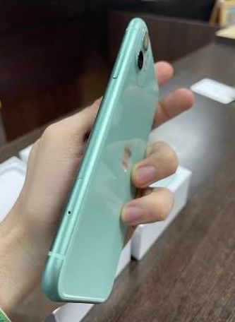 Айфон 11 в отличном состояние