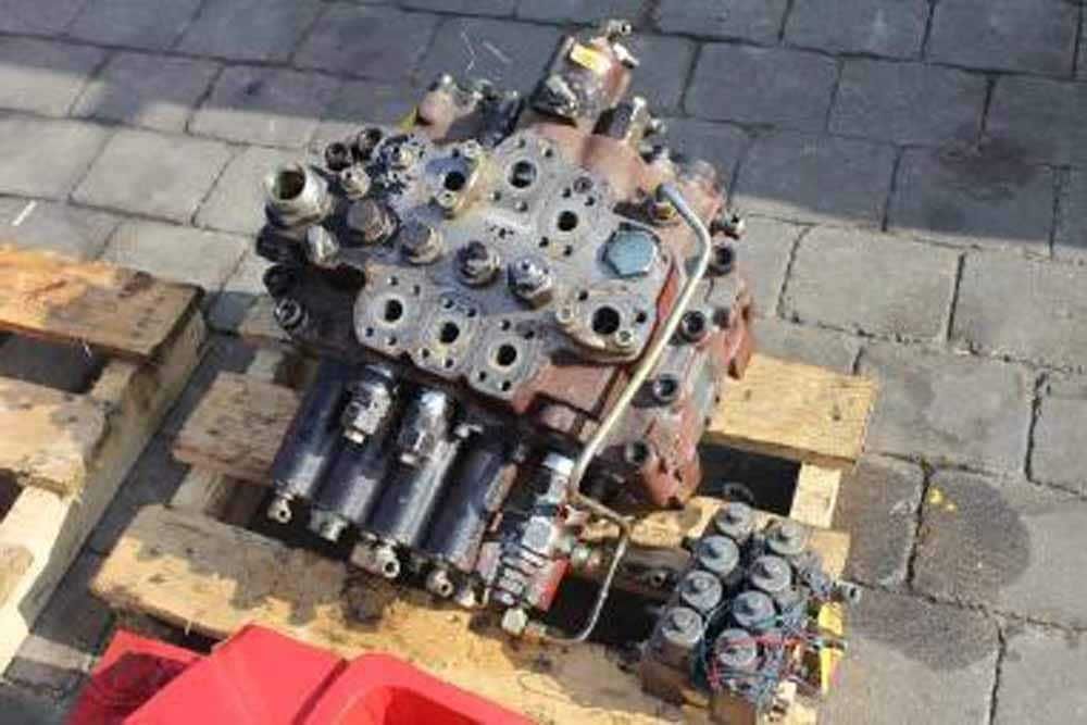 distribuitor hidraulic jcb js130, js160, js210, js220, js260, js330