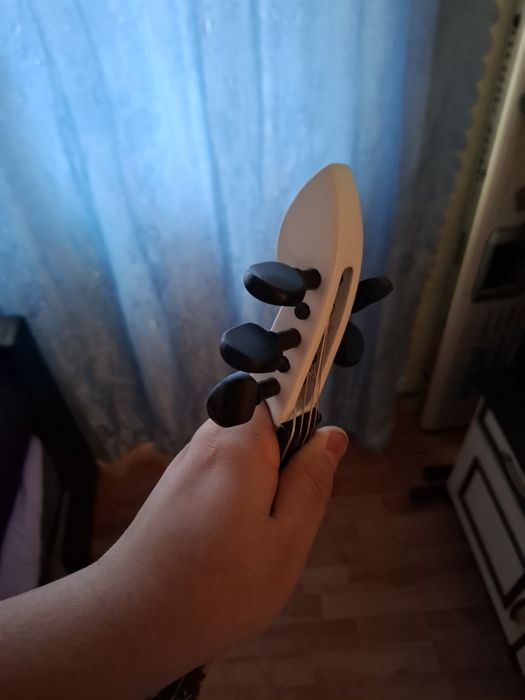 Se vinde Vioara zeta pe cuie placa mica