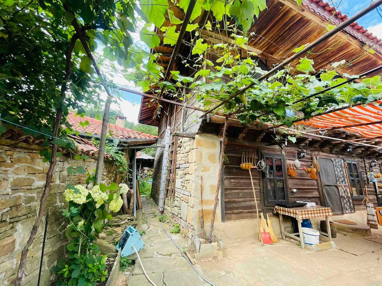 Продава се Къща в с. Катунище, Област Сливен - 116 кв.м за 863 €/кв.м - Снимка #15