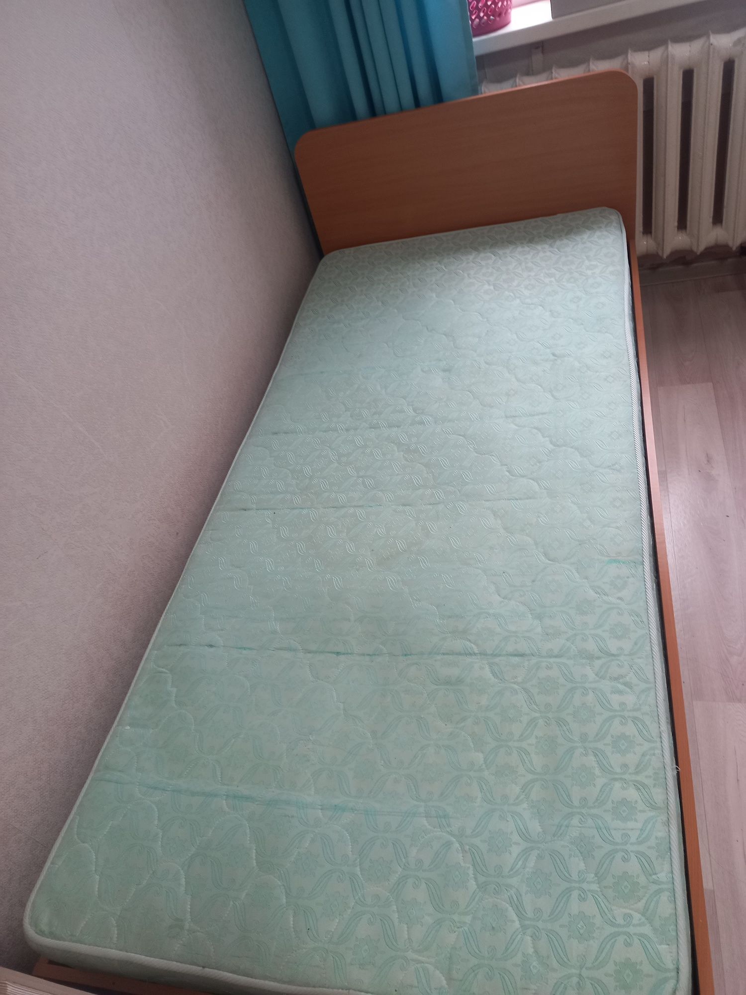 Кровать с матрасом