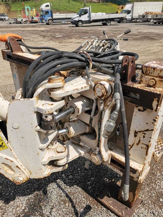 Incarcator (brat-cupa) pentru Bobcat