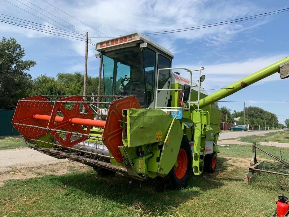 Зерновой комбайн Claas Dominator 58