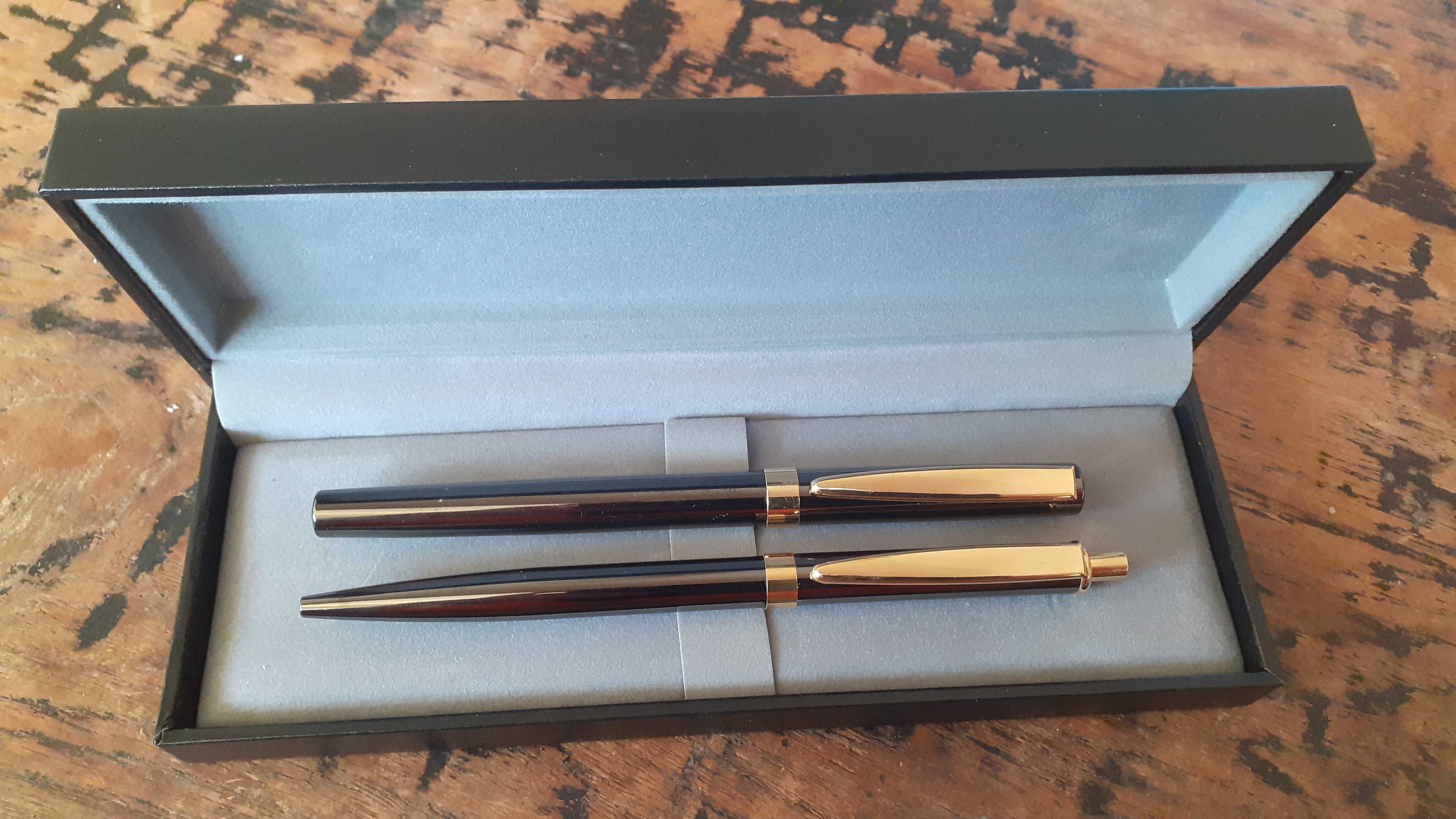 писалка и химикалка комплект в подаръчна кутия разни