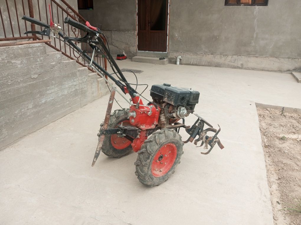 Mini traktor 9-tali