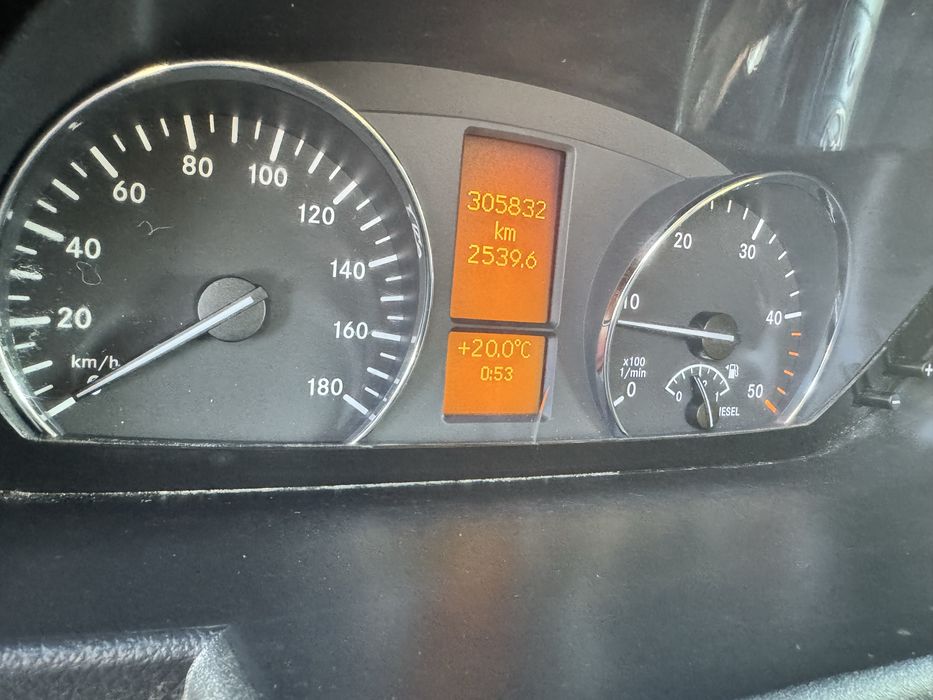 Vand/Schimb Mercedes Sprinter 413 cu lift/punte dubla