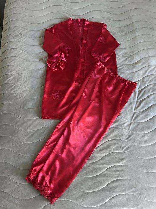 Сатенена нощница в бурдо, 5 части