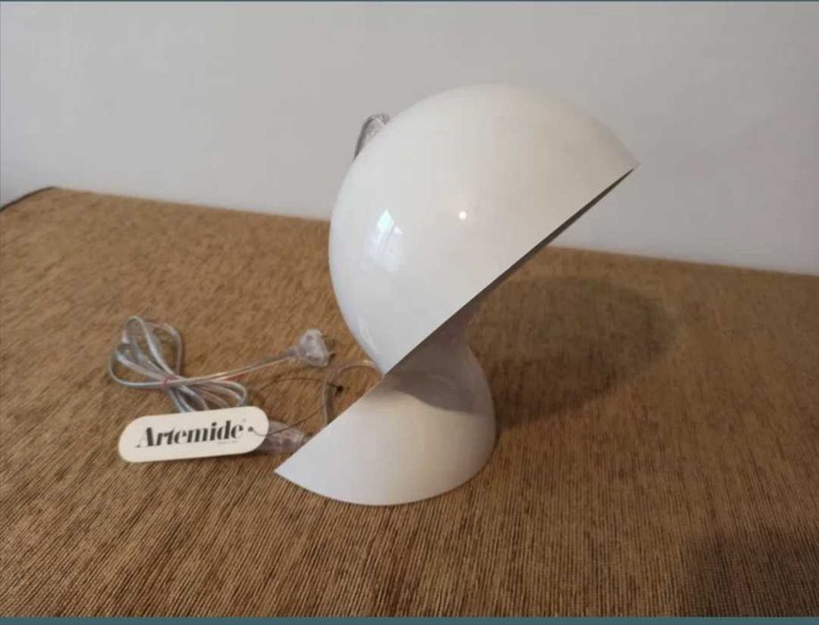Lampa de masă Artemide Dalu. (NOUĂ)