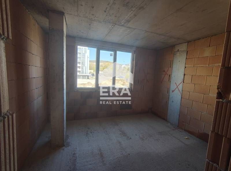 Тристаен просторен апартамент за продажба, в новострояща се сграда, кв