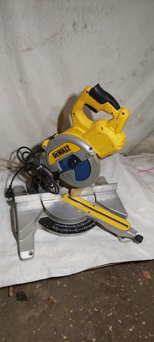 Circular Dewalt 777 lemn