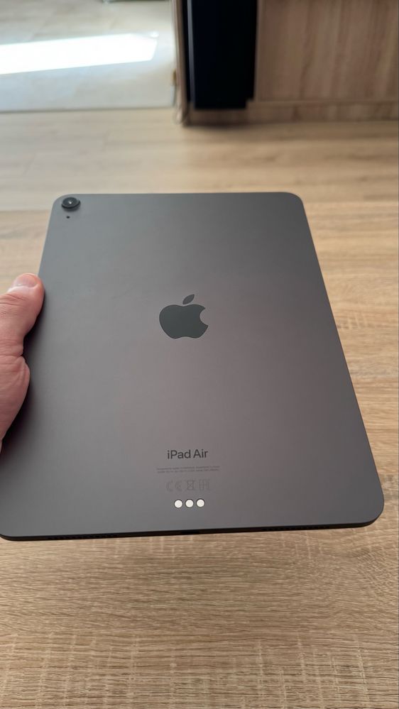 Продавам iPad Air 5th Gen WiFi 64GB+ Apple pencil 2nd gen