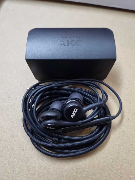 Casti originale AKG, mufa tip C