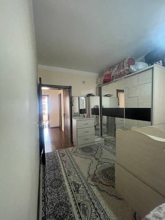 Ohangaron shahar markazida 2 xonali uy sotiladi