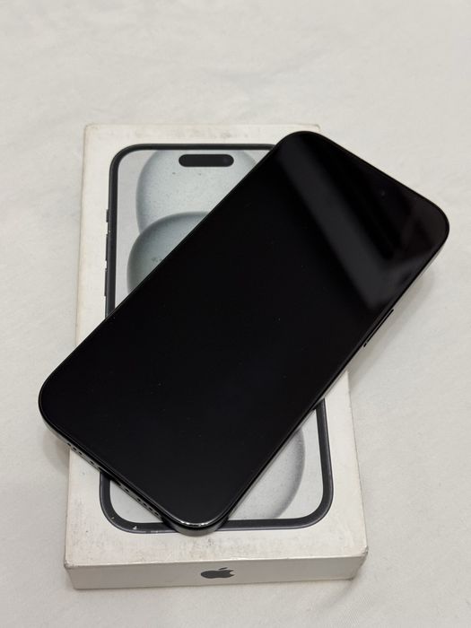 Айфон 15   Айфон 15