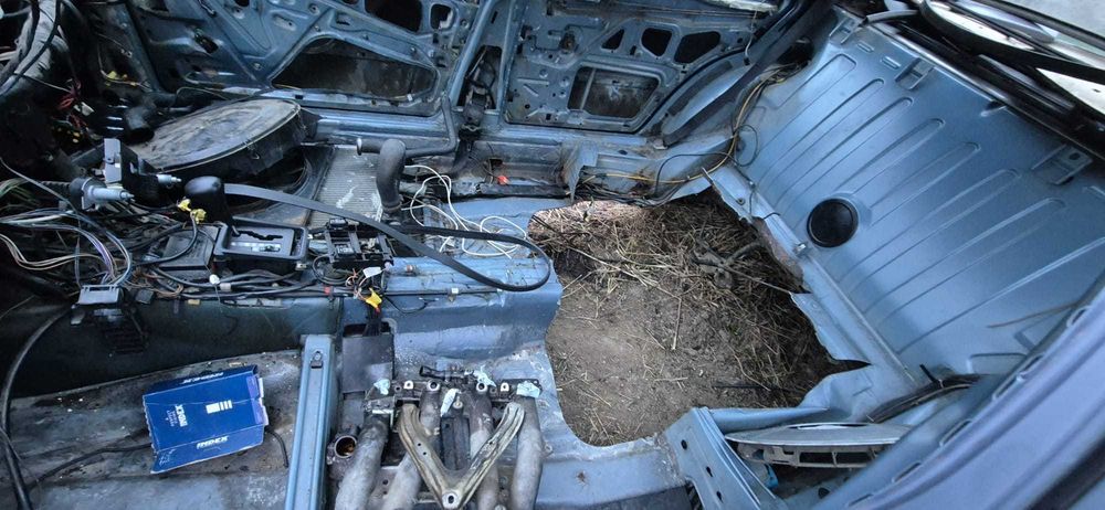 Caroserie Mercedes w124 pentru piese sau dezmembrat, w124 2.3 automata