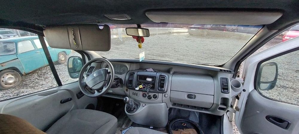 Dezmembrari Renault Trafic 1.9 dci 82 CP 9 locuri