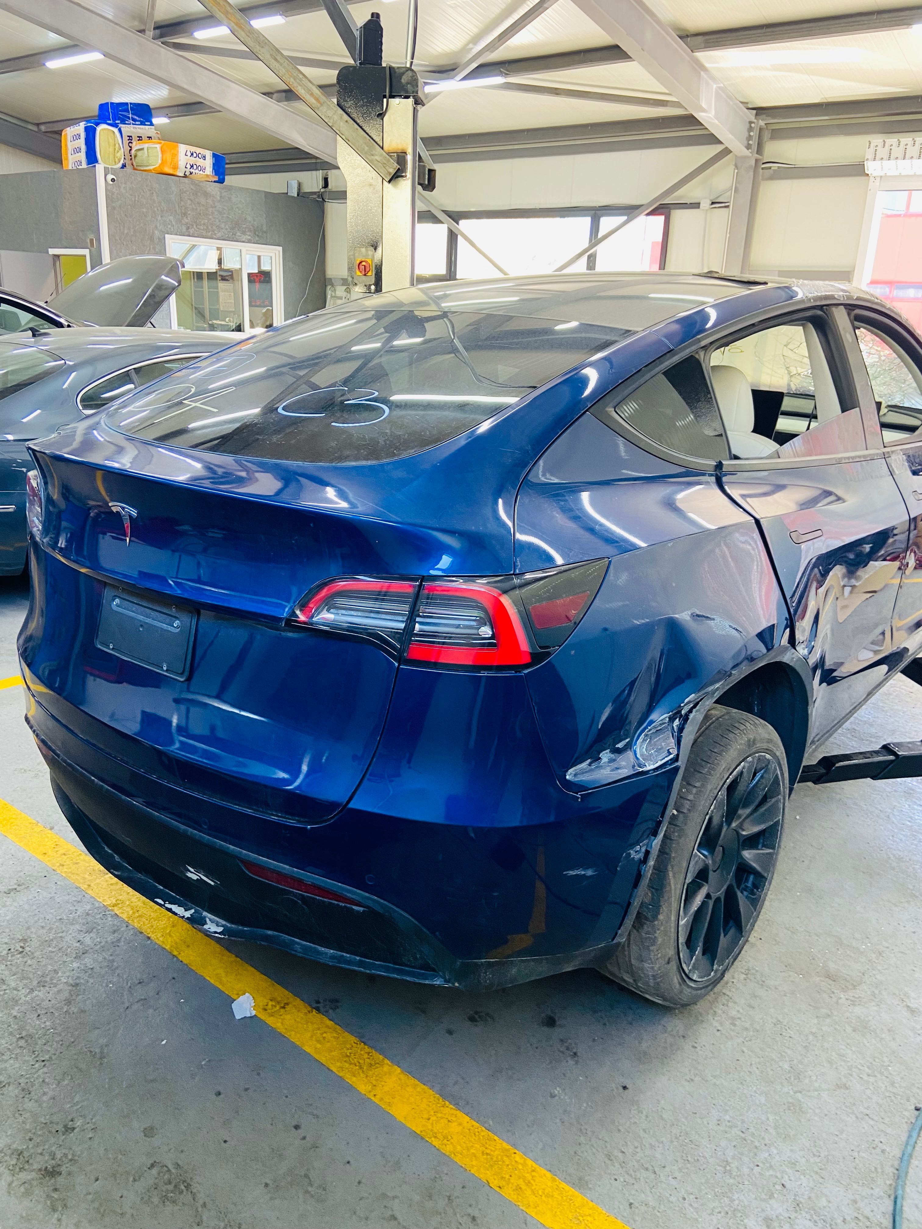Tesla model Y продавам на части 2020