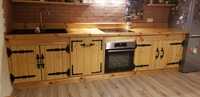 Confectionam mobila de bucatarie rustica din lemn masiv