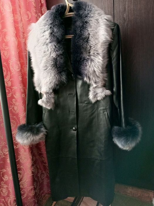 Сюртук кожа, мех чернобурка. И пиджак.