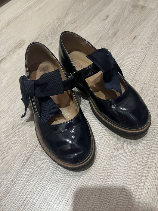 Отдам школьные туфли для девочки