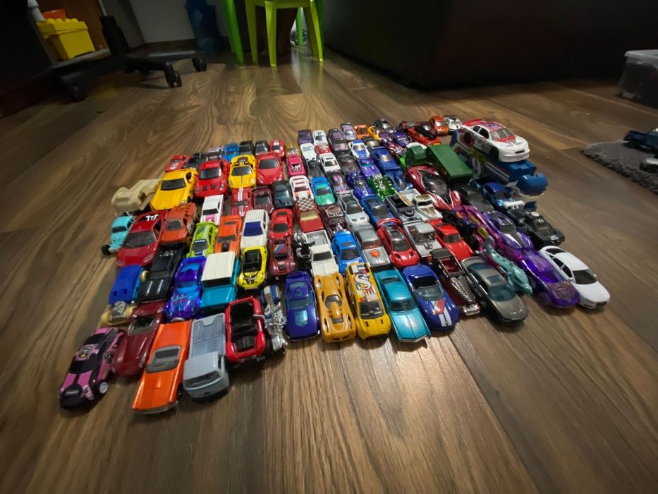 100 masinute hotwheels si alte firme