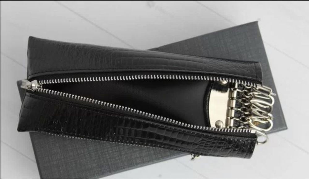 Ключница с внешним отделением для банк. карты