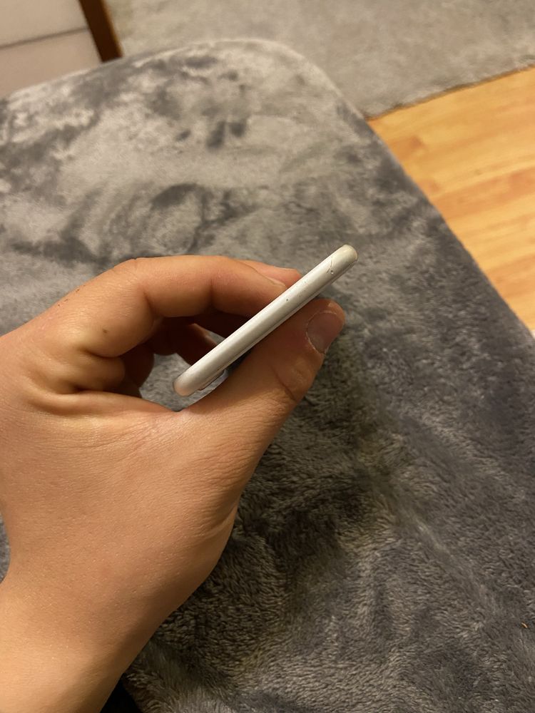 Iphone se 2020 fara ecran