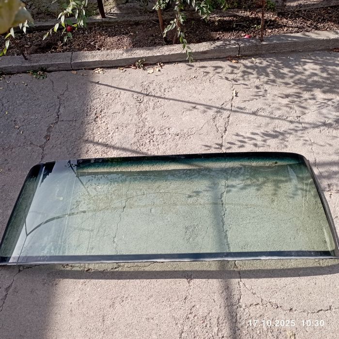 Стекло лобовое на Мерседес атего б/у