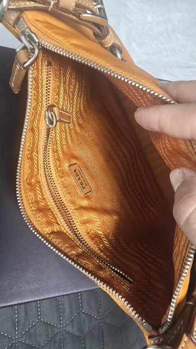 Geanta umar Prada Re-Edition 2000 cloth+piele,orange,impecabila,cutie.