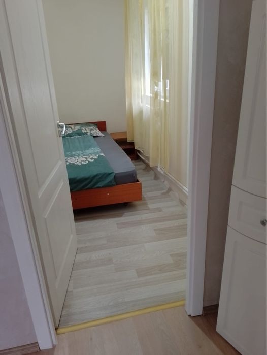 Casa de inchiriat – 3 camere, curte si terasa