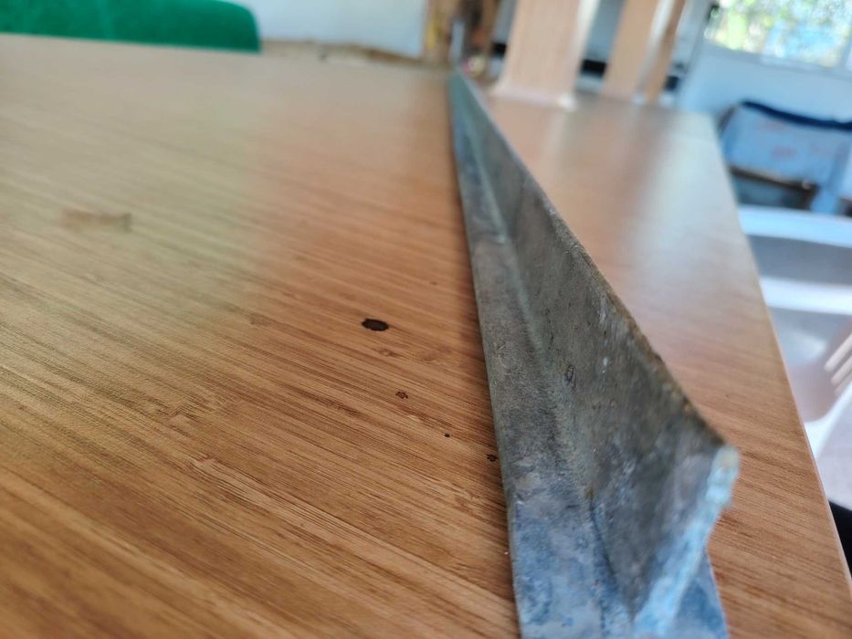 Т-образен подцинкован винкел