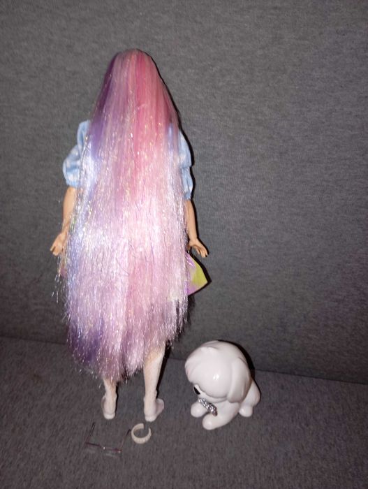 Кукла Barbie Extra с бяло куче.