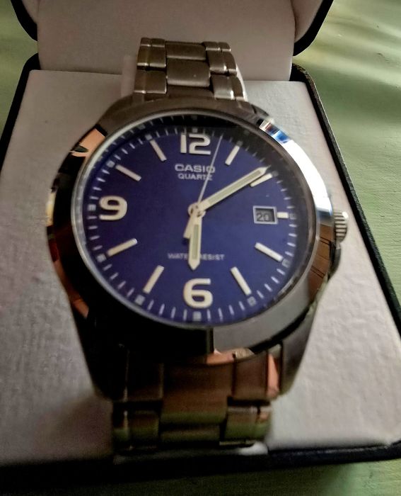 Casio чисто нов часовник