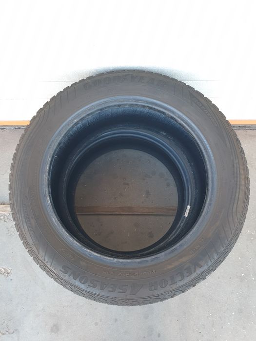Всесезони гуми 2 броя GOODYEAR Vector4seasons 205 55 R16 дот 2318