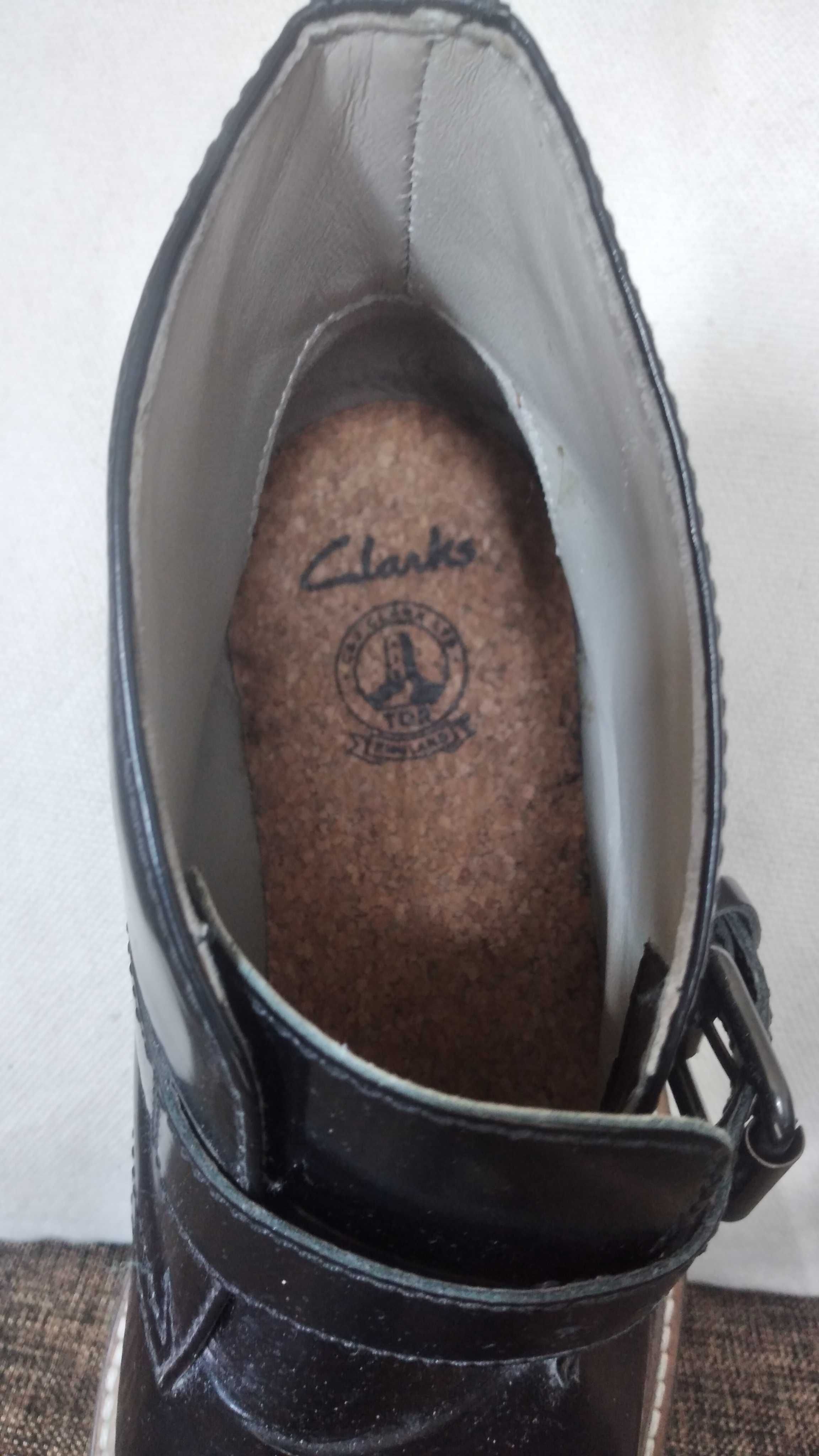 Ботинки "Clarks". Кожа. Отличный осенний вариант для любой погоды.