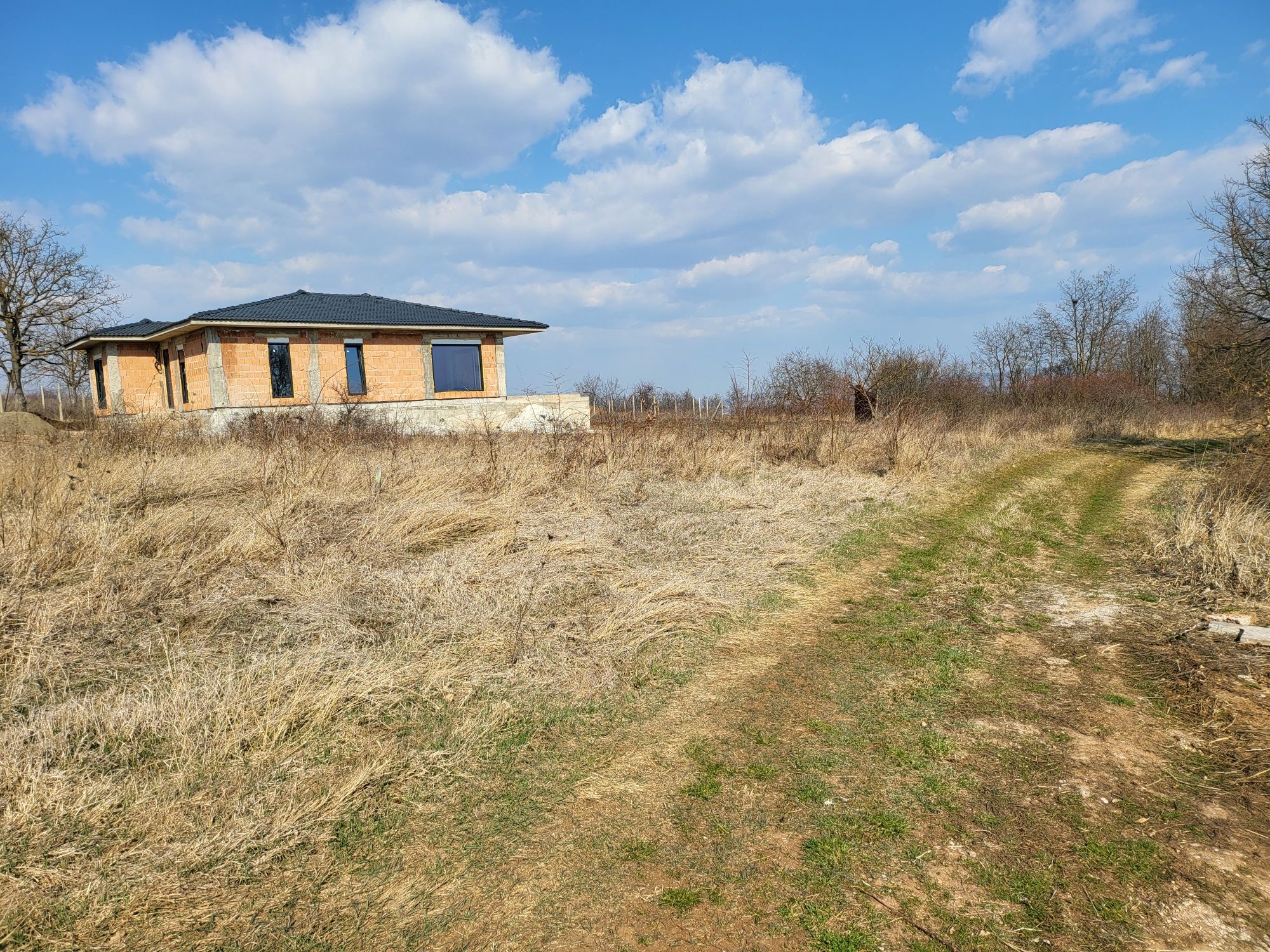 Teren de vânzare – Locul perfect pentru casa visurilor tale!