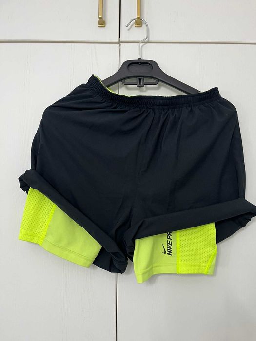 Pantaloni scurti Nike 7" Phenom 2 in 1