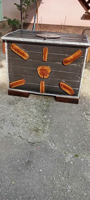 Ladă rustică din lemn