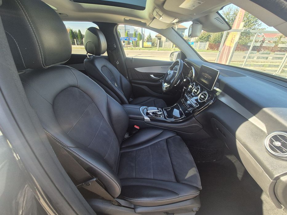 MERCEDES-BENZ GLC 220 CDI 4 Matic / Trapa Panoramica / Led / Navigație