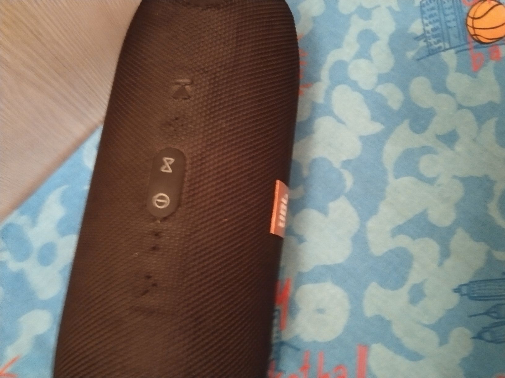 Продаётся колонка JBL